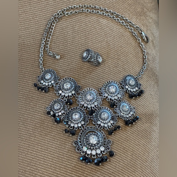 Necklace and earing set - Picture 1 of 6